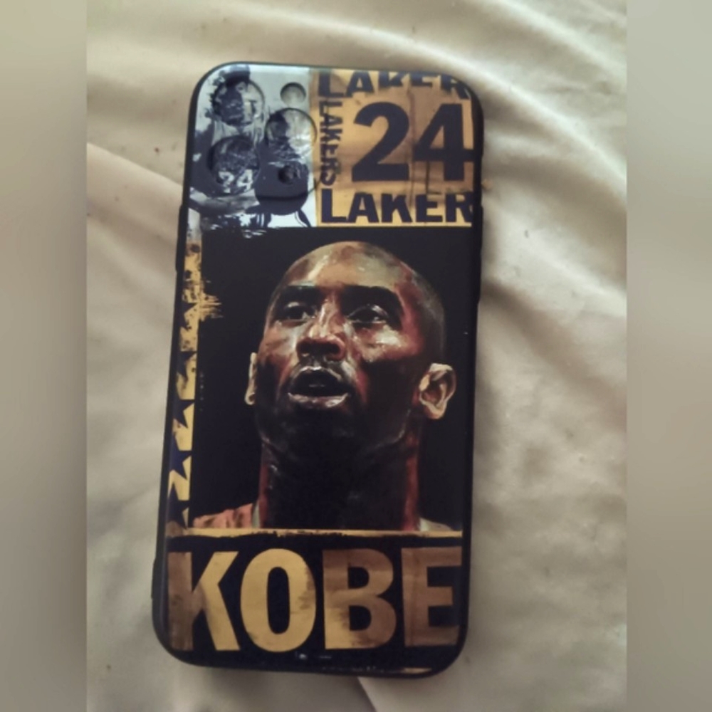 KB. Iphone 11 cell phone case
